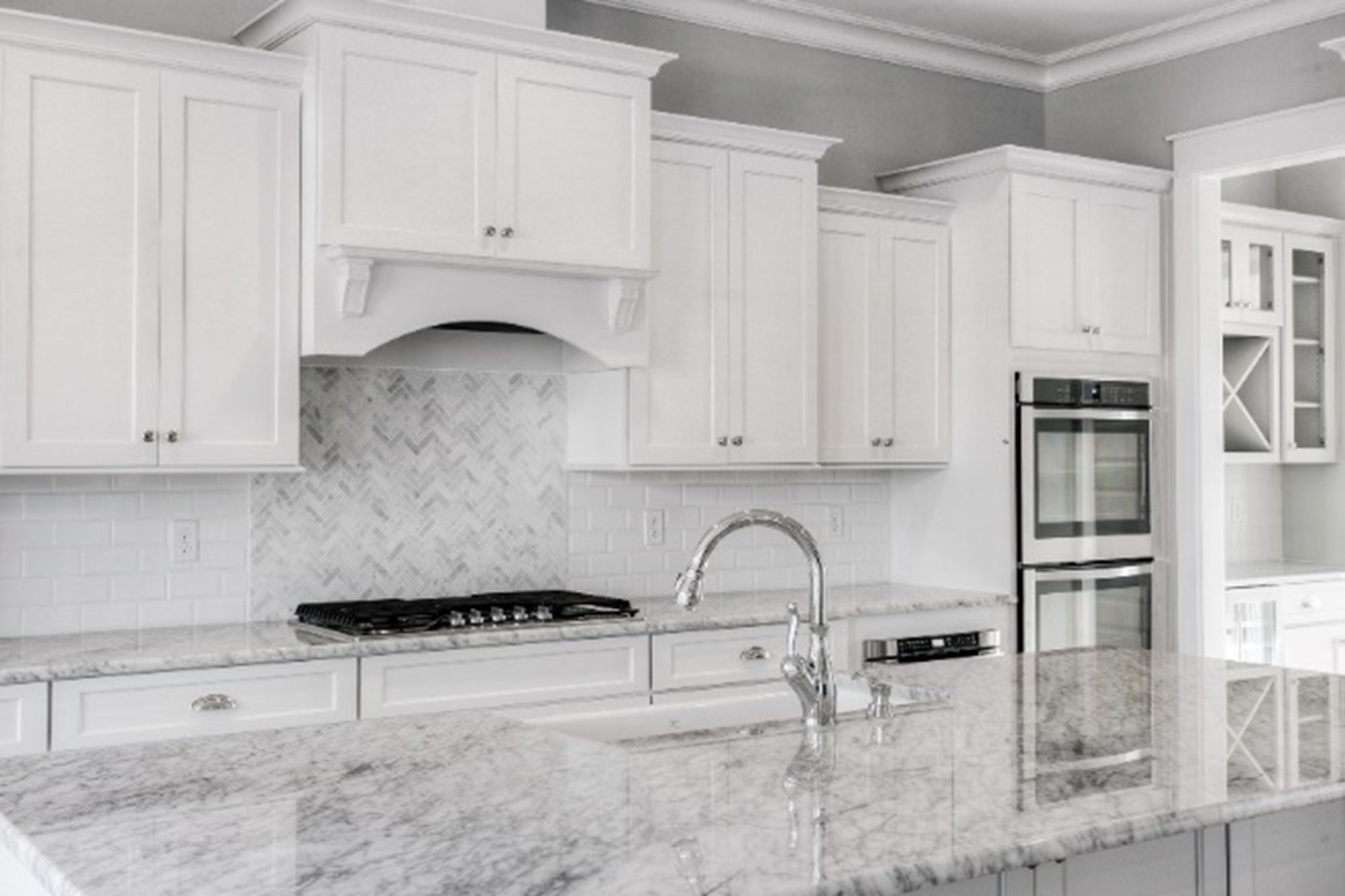 A kitchen with white cabinets
